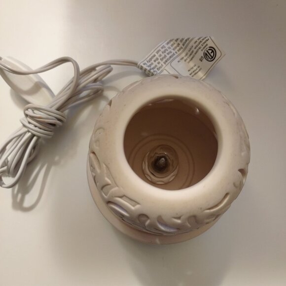 Ceramic Electric Candle Wax Warmer With Cutout Design & Plug-In Cord-LIKE NEW - Picture 2 of 8